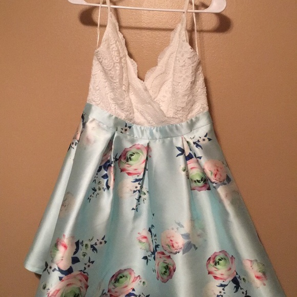NWOT Cute Dress - Picture 3 of 5